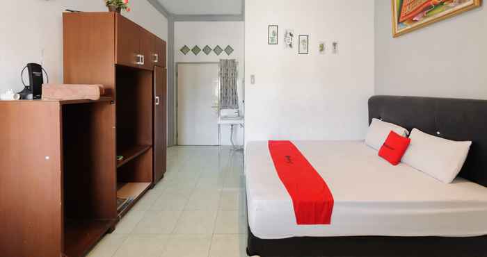 Bedroom RedDoorz Syariah near Suzuya Mall Banda Aceh