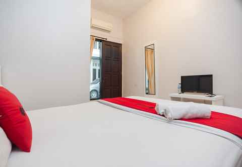 Bedroom RedDoorz Syariah near Taman Air Mancur Bogor