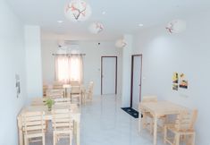 Restaurant 7 Phanom Rung Hostel & Linn Chan Cafe