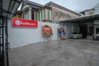 Exterior RedDoorz Syariah near Perempatan Kartasuro