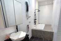 In-room Bathroom SS Homestay Manir