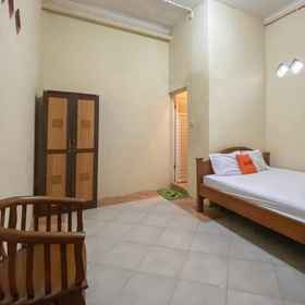 Bedroom 1 KoolKost Syariah near T1 Juanda Airport 3, Yayasan BHAKTI LUHUR JALAN KAPUAS FI NO 22 jalan raya wisma Tropodo waru Sidoarjo 호텔