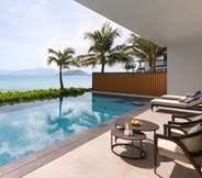 Hồ bơi 2 Gran Melia Nha Trang