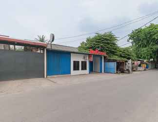 Exterior 2 RedDoorz @ Jalan Raya Tuparev Karawang