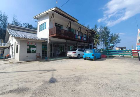 Exterior OYO 90799 Sharhan Residence