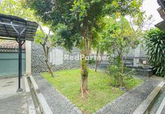 Lain-lain 7 Boss Residence Serang Mitra RedDoorz