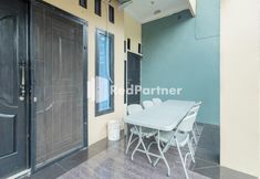 Lain-lain 5 Boss Residence Serang Mitra RedDoorz