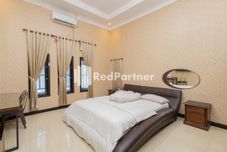 Bilik Tidur Boss Residence Serang Mitra RedDoorz