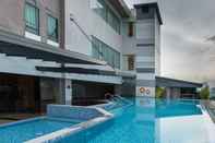 Kolam Renang Best Western Plus Metro Clark