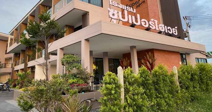 Bangunan Super Highway Hotel