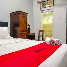 Bedroom 1 RedDoorz near Penimbangan Beach Singaraja, Pantai Gerokgak Hotels