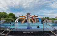 Swimming Pool 5 Urbanview Hotel Tropical Ketapang by RedDoorz