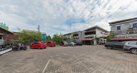 Exterior 2 Urbanview Hotel Tropical Ketapang by RedDoorz