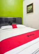 BEDROOM RedDoorz near Pantai Pandan Sibolga 2