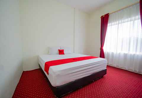 Bedroom RedDoorz Syariah near Rembele Airport Bener Meriah