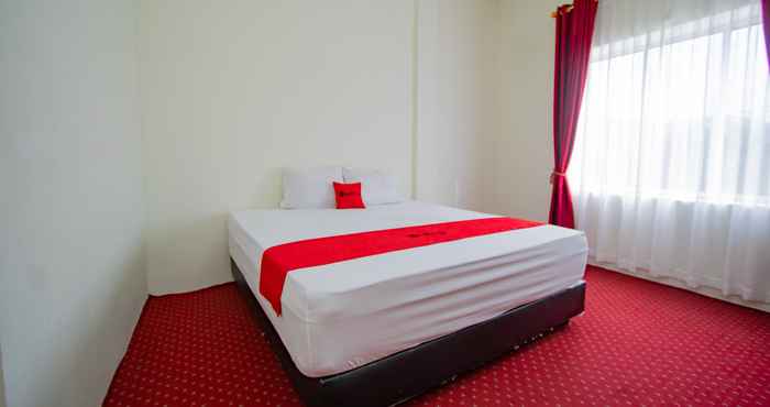 Bedroom RedDoorz Syariah near Rembele Airport Bener Meriah