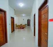 Others 6 RedDoorz Syariah near Rembele Airport Bener Meriah