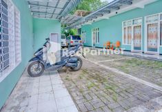 Exterior 4 Griya Rahayu Guesthouse Mitra RedDoorz near Jatim Park 2 Batu