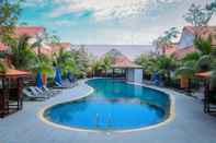 Swimming Pool Sea Breeze Hotel & Villa