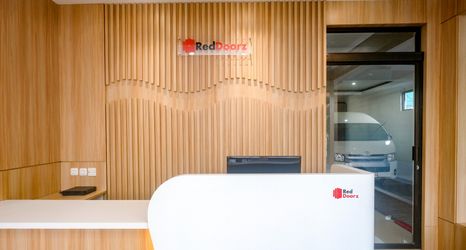 Lobby 2 RedDoorz Syariah near Jogja City Mall 2