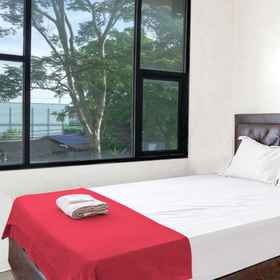 Bedroom 1 OYO 92609 Guest House Malay Singkawang, Hotel Singkawang