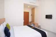 Bedroom Urbanview Hotel DJ Inn Tegal