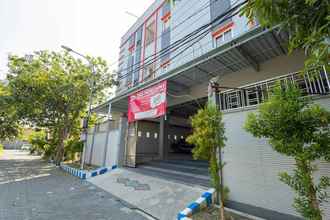 Bên ngoài 4 RedDoorz near Universitas Wijaya Kusuma Surabaya 2