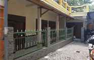 Luar Bangunan 2 SPOT ON 92620 Syfa Kost