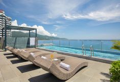Hồ bơi 6 Mangata Beachfront Hotel
