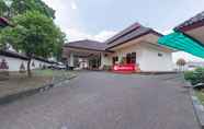 Bangunan 5 RedDoorz Plus near RSUD R. Syamsudin Bunut Sukabumi