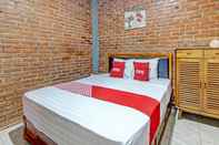 Bedroom OYO 92606 Djoglo Boto Homestay Syariah