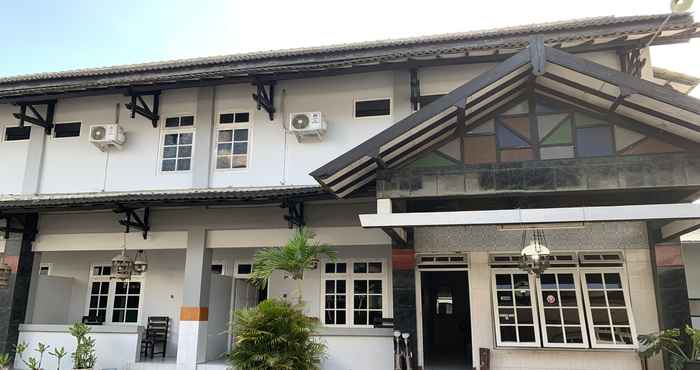 Luar Bangunan Hotel Merak Indah