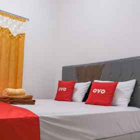 Bedroom 1 OYO 92626 Good Sleep 4 Inn Dcos Syariah, Banjar Fried Chicken Hotels