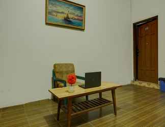 Lobby 2 OYO 92639 Ervina Homestay Syariah Batakan