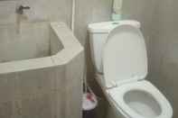 Toilet Kamar OYO Life 92647 Edelweis Homestay