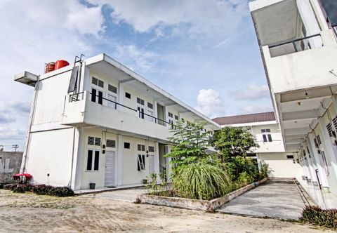 Exterior SPOT ON 92671 Anugrah Jaya Syariah Near Sekolah Dasar Negeri 018 Desa Kubang Jaya
