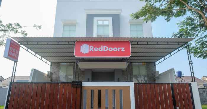 Others RedDoorz near Kawasan Bandara Ahmad Yani Semarang 2