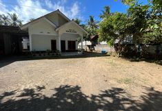 Exterior 3 SPOT ON 92689 Homestay Srikandi Pulau Merah Beach