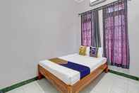 Bedroom SPOT ON 92575 Zazi Homestay 