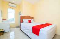 Bedroom RedDoorz Syariah near RSUD Dr Iskak Tulungagung