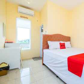 Bedroom 1 RedDoorz Syariah near RSUD Dr Iskak Tulungagung, Hotel Tulungagung
