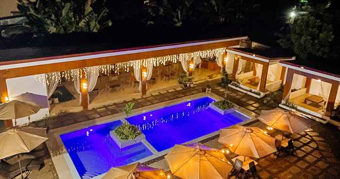 Hồ bơi RedDoorz @ Gabz K Hotel and Resort Irosin Sorsogon