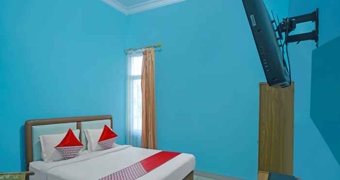 Bedroom OYO 92577 Hotel Sidikalang
