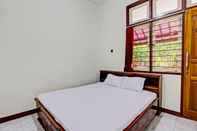 Kamar Tidur OYO 92710 Losmen Tjabe Merah