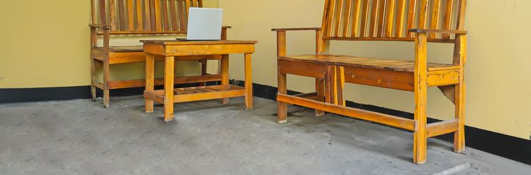 ล็อบบี้ OYO 92704 Pondok Bunga Lily