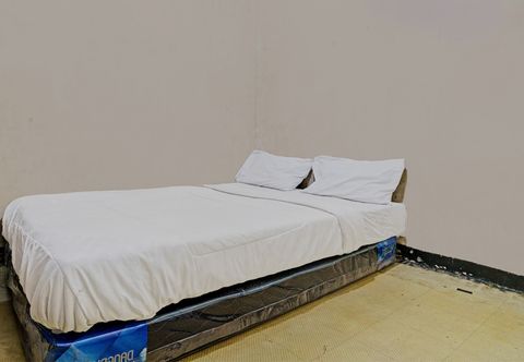 Bedroom OYO Life 92709 Kost Teras Cikapundung Syariah