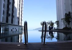 Swimming Pool 6 Homesuite' Home @ The Shore