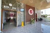 Lobby Urbanview Hotel Sakura Kampung Inggris Pare by RedDoorz