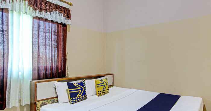 Bedroom SPOT ON 92760 Global Media Homestay Syariah