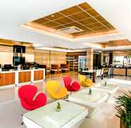 Lobi 2 The Point Hotel Balikpapan